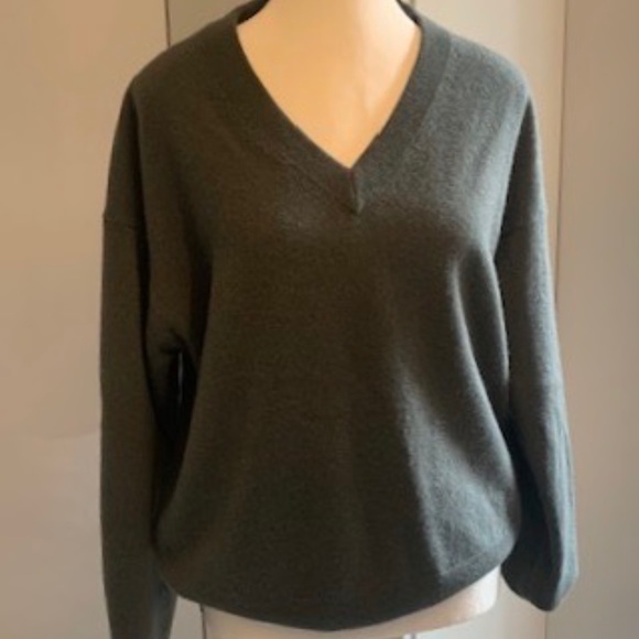 Massimo Dutti moss green cashmere V neck sweater NWT medium - Picture 2 of 10